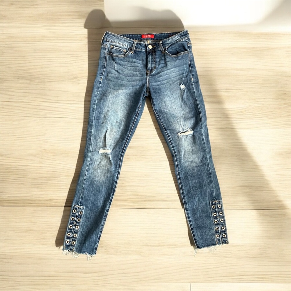 Women's GUESS Distressed Blue Jeans Grommet Eyelet Cropped Low-Mid Rise Size 27